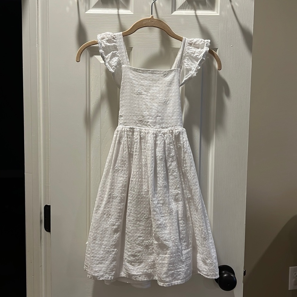 Adorable white dress. Cat and Jack 7/8. No defects.